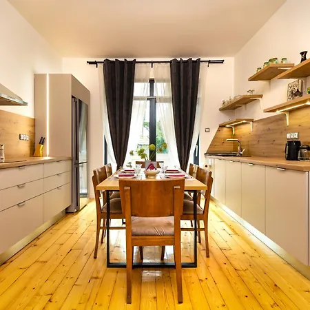 아파트 Chic And Charming 2bd Flat In The Heart Of By Flat Mаnager *