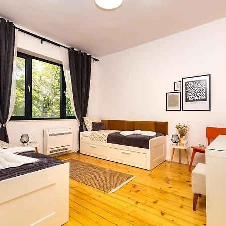 Chic And Charming 2bd Flat In The Heart Of By Flat Mаnager