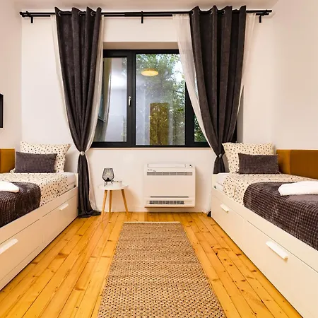 Chic And Charming 2bd Flat In The Heart Of By Flat Mаnager 아파트